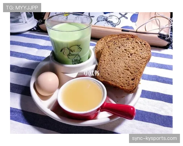 阿萨尔森训练完直接啃鸡胸肉,这自律我真看傻了 阿萨尔森训练完直接啃鸡胸肉,这自律我真看傻了